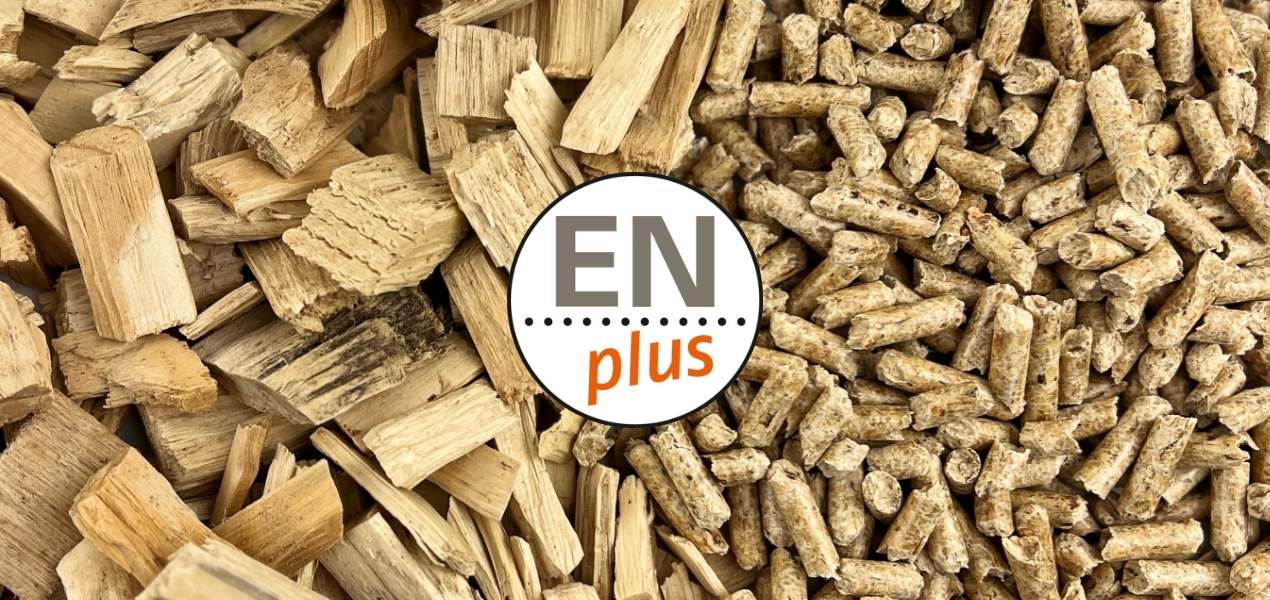 Holzpellets und Hackschnitzel mit ENplus-Logo