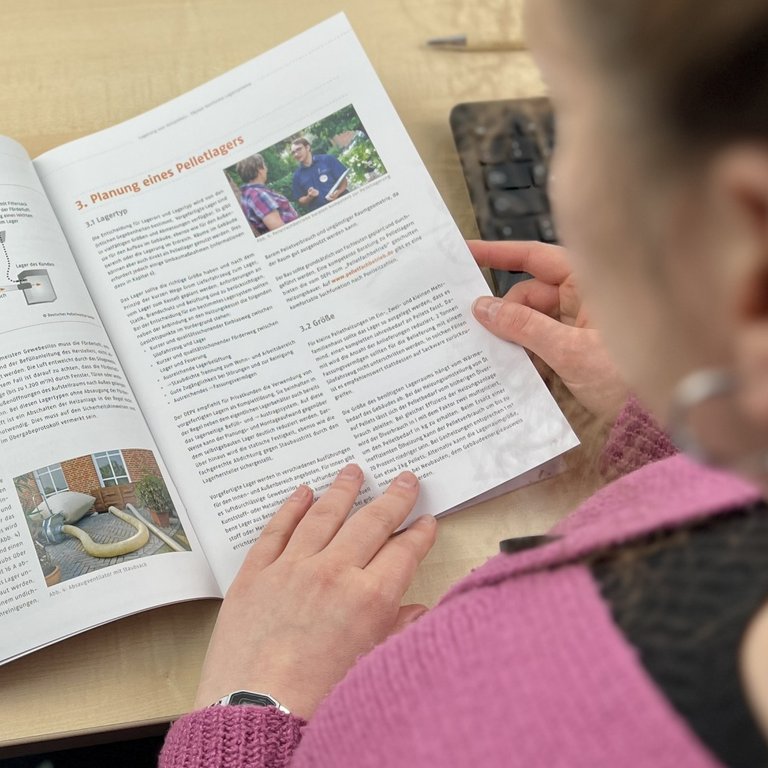 DEPI-Broschüre bündelt Fachwissen zur sicheren Pelletlagerung