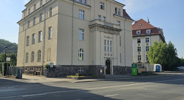 https://media.depi.de/filer_public_thumbnails/filer_public/10/fb/10fbb308-3936-46a9-809a-fbca4290e966/depi_oekofen_aok_plus_dresden.jpg__640x350_q90_crop-smart_subject_location-952%2C756_subsampling-2.jpg