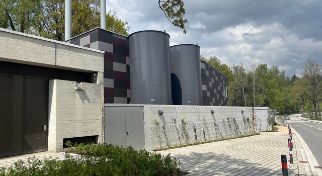 https://media.depi.de/filer_public_thumbnails/filer_public/14/72/147205af-d8ac-4e1f-a1ef-ced5ca88c4b3/depi_gab_schulzentrum_deggendorf.jpg__640x350_q90_crop-smart_subject_location-1995%2C1501_subsampling-2.jpg