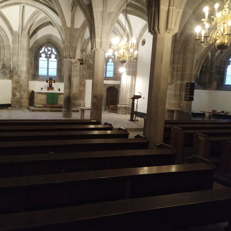 Moderne Pelletheizung in 600 Jahre alter Kirche