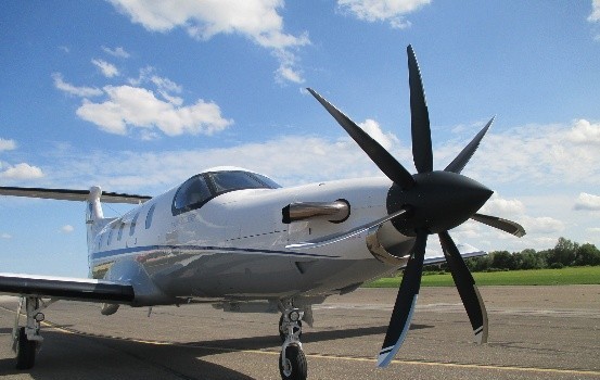 https://media.depi.de/filer_public_thumbnails/filer_public/5e/43/5e43c58d-3da5-41b5-bafd-2932c30a60ec/depi_gab_mt_propeller_gerd_muehlbaeumer_propellermaschine.jpg__640x350_q90_crop-smart_subject_location-210%2C158_subsampling-2.jpg