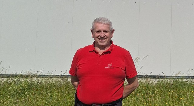 https://media.depi.de/filer_public_thumbnails/filer_public/83/a3/83a301d6-40c7-4347-a553-e8c9fdbe0167/dorfheizung_hirschfeld_wicklein_web_zugeschnitten.jpg__640x350_q90_crop-smart_subject_location-444%2C155_subsampling-2.jpg